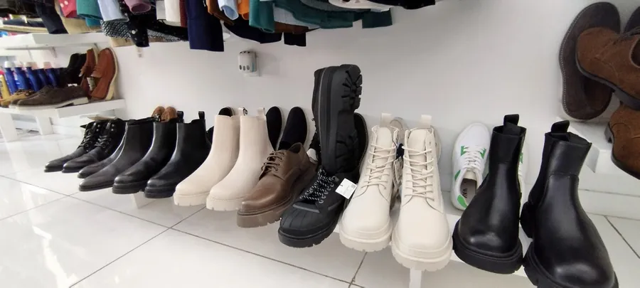 Botas e sapatos em pele da nova remessa